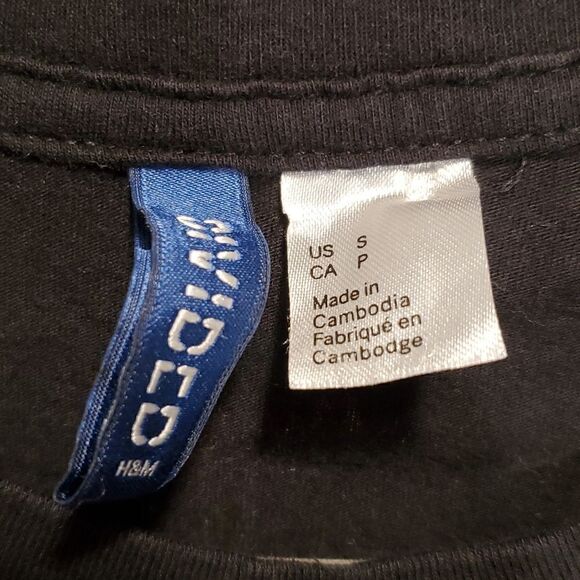 Divided by H&M black flamingo pocketed t shirt - Picture 2 of 5